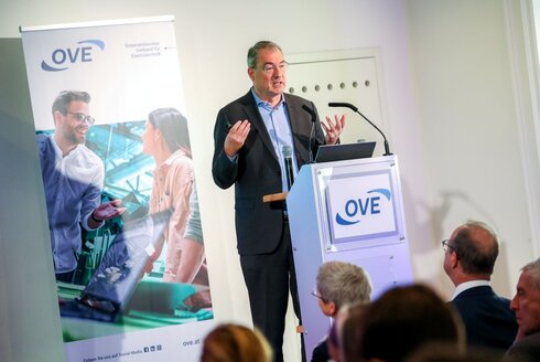 Jo Cops beim OVE Innovation Day 2025