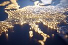 Leuchtendes Netzwerk über einer Europakarte