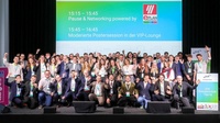 Gruppenfoto von Teilnehmern einer Networking-Veranstaltung mit prall gefülltem Programm.