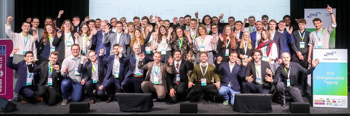 Gruppenfoto von Teilnehmern einer Networking-Veranstaltung mit prall gefülltem Programm.