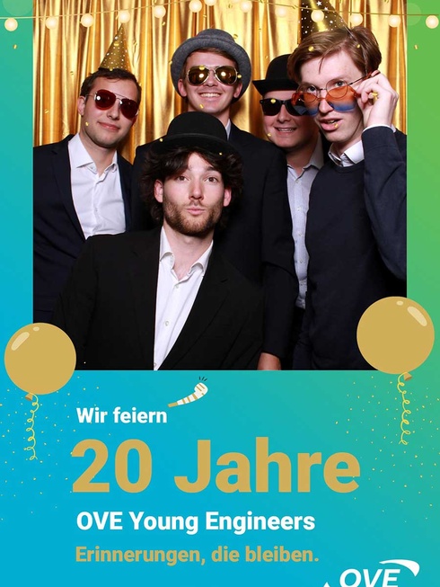 Gruppe von fünf Männern in festlicher Stimmung zu 20 Jahren OVE Young Engineers.