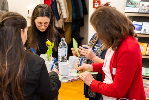 Frauen bei einem Netzwerktreffen