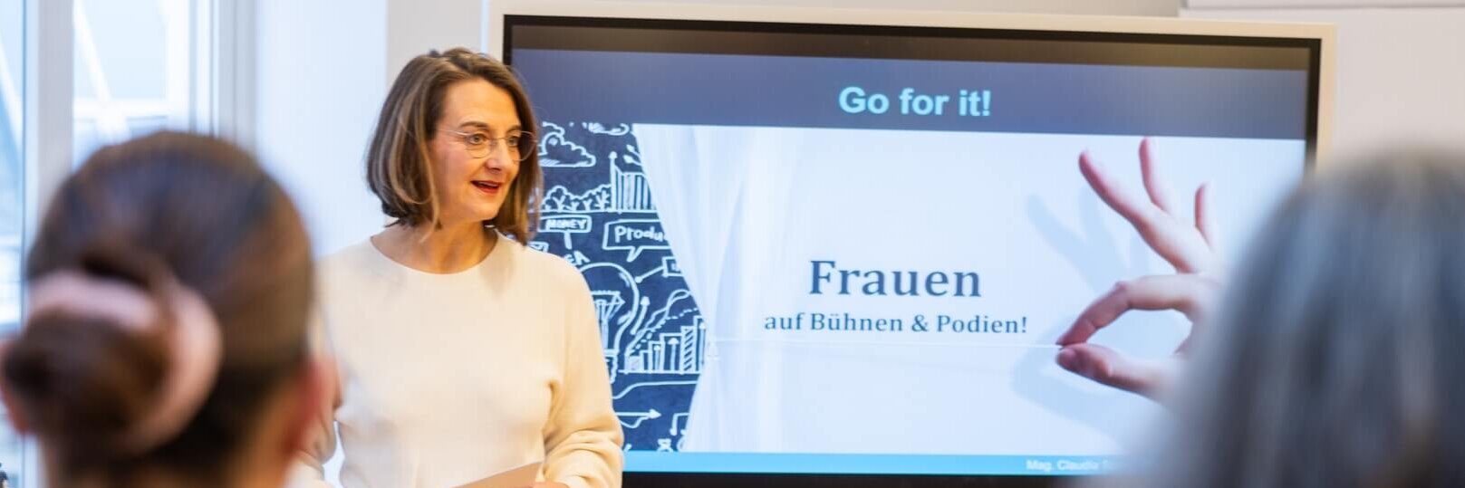 Vortragende bei einem Netzwerktreffen für Frauen