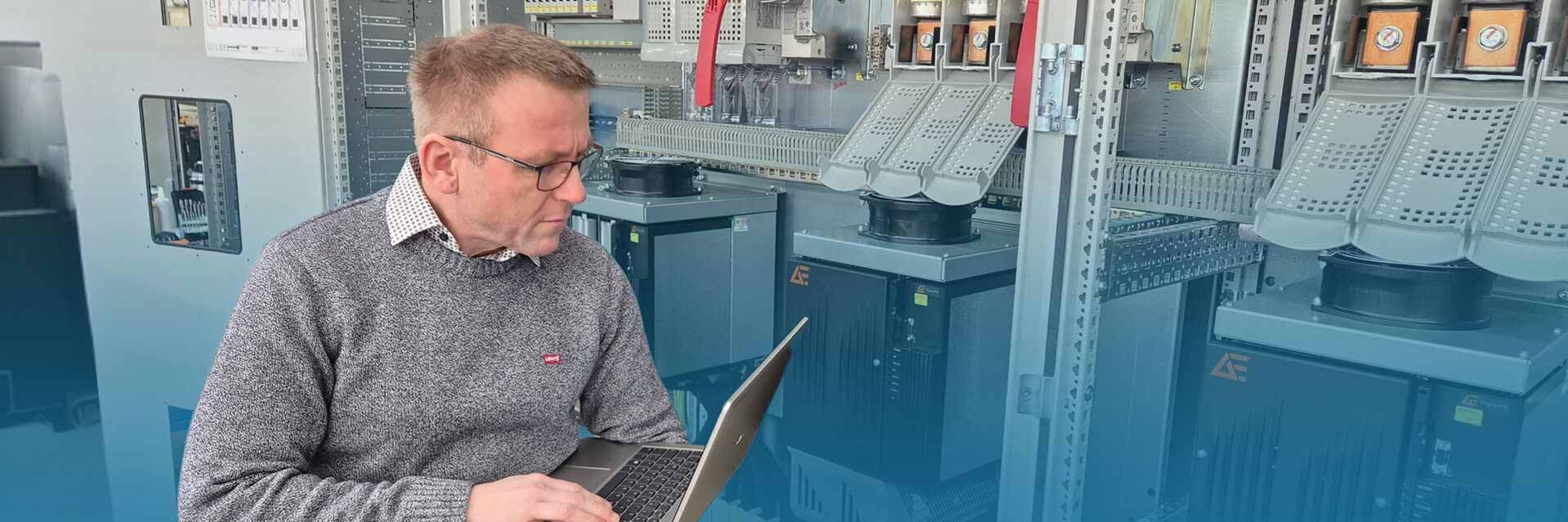 OVE-Mitarbeiter bei einer Inspektion