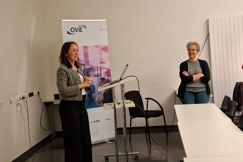 Michaela Leonhardt im Vortragsraum