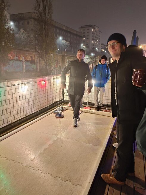 Weihnachtsfeier OVE Young Engineers 2025 Eisstockschießen 3