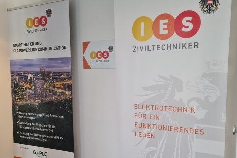 Zwei Roll-ups mit Informationen zu Elektrotechnik und PLC Kommunikation.