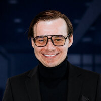 Porträtfoto Adrian Stelmach