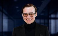 Porträtfoto Adrian Stelmach